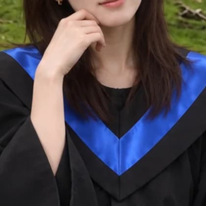 學士服深藍披肩 AI 示意裁切圖